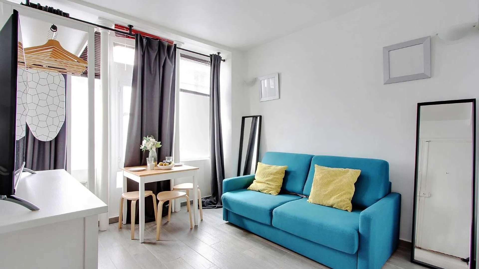 A Parisian Experience For 2 - Place De Clichy 아파트 파리