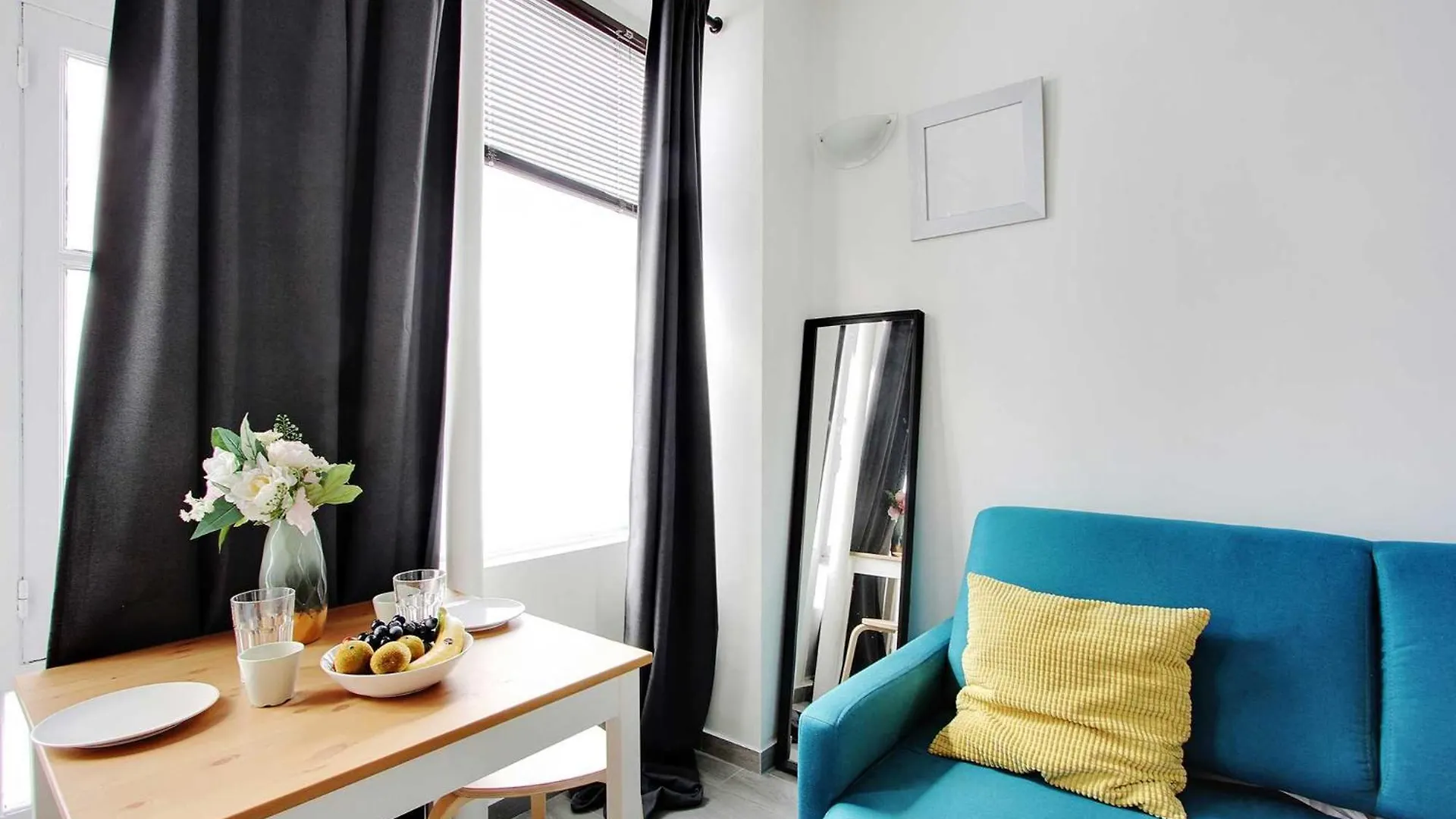 Апартаменты A Parisian Experience For 2 - Place De Clichy